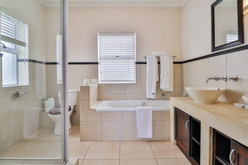 To Let 4 Bedroom Property for Rent in Pinnacle Point Golf Estate Western Cape